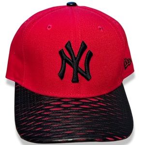 Pre-Owned New Era 9FIFTY Red SnapBack Cap & Black Netting on Brim | Sz OFSM